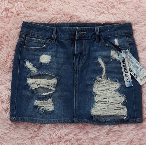 💥NWT high waisted distressed super cute denim mini skirt! Final price! - Picture 3 of 8